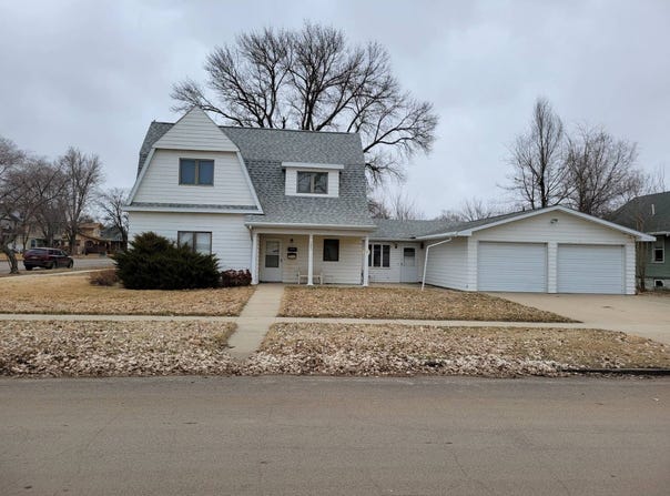 414 East 9th Avenue, Redfield, SD 57469