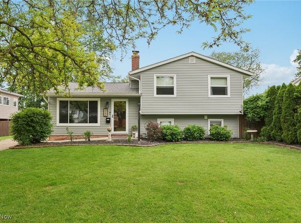 322 Bayshore Drive, Eastlake, OH 44095