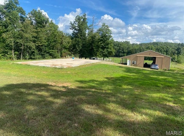 100 Cool Breeze ln, Fredericktown, MO 63645