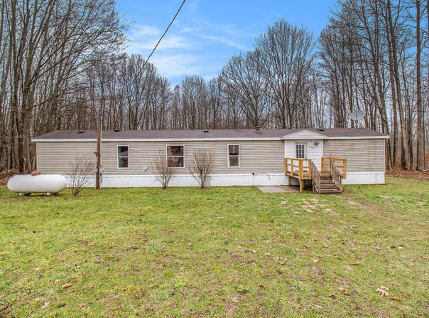 7607 8 MILE ROAD, HESPERIA, MI 49421
