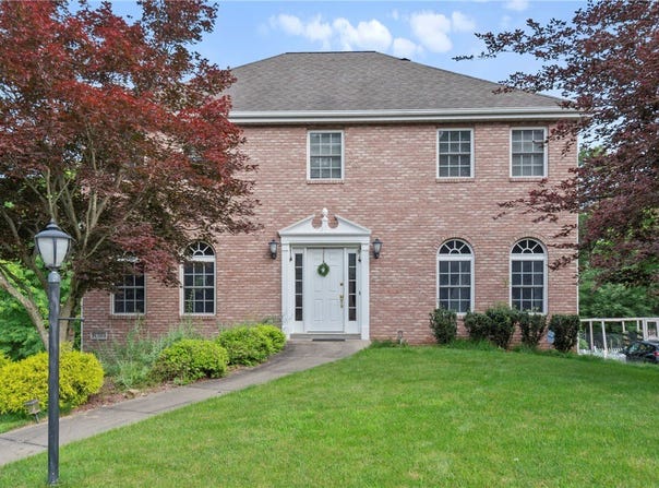 8310 Reagan Dr, McCandless, PA 15237