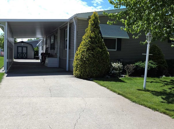 371 Pin Oak Circle, Elyria, OH 44035
