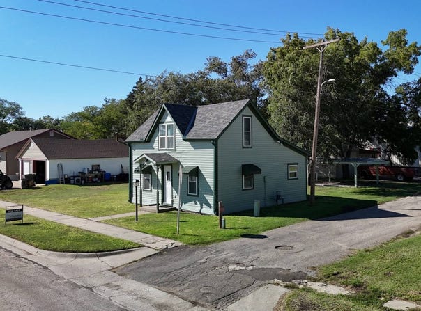 210 E 1st St, Lucas, KS 67468