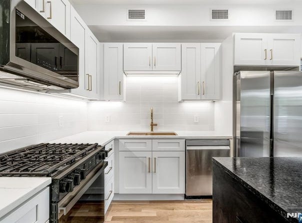 3 Bonn Place 2, Weehawken, NJ 07086