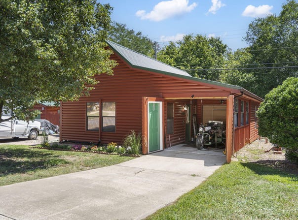 121 Bears Paw Way, Hollister, MO 65672