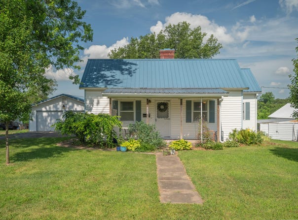 407 N Pine Street, Pierce City, MO 65723