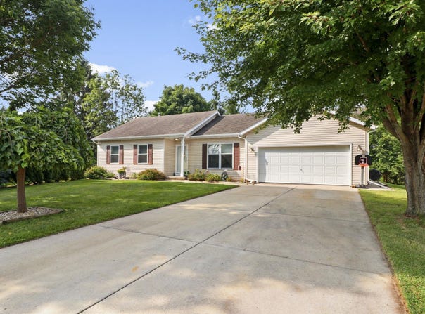 325 W Division Street, Mazomanie, WI 53560