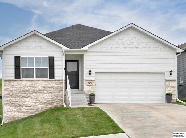7420 N 175th Circle, Bennington, NE 68007