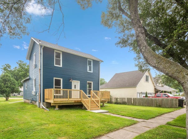 610 W 4th St, Tipton, IA 52772