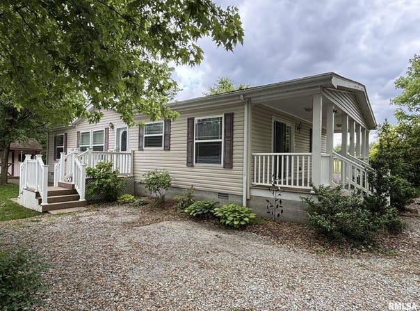 3271 Selmaville Road, Salem, IL 62881