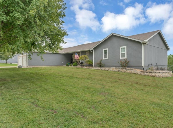 8244 SW Indian Hills RD, Auburn, KS 66402