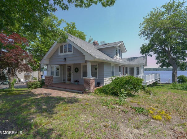 301 Compass Avenue, Beachwood, NJ 08722