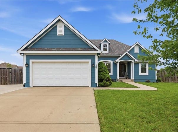 907 Hemlock Street, Paola, KS 66071