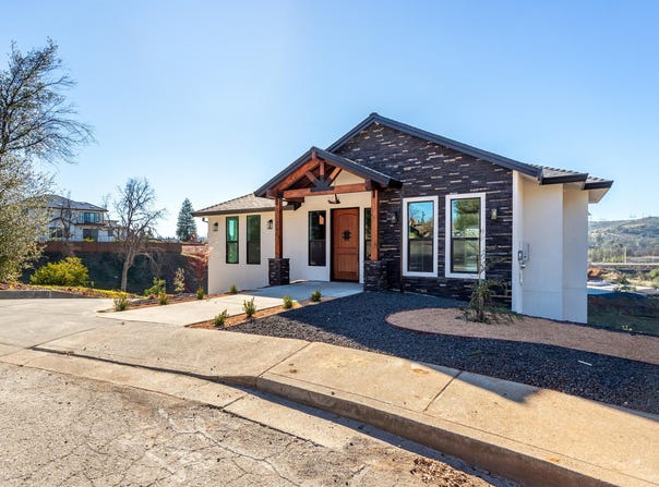 3781 Sunlight Court, Redding, CA 96001