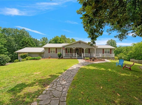 404 Davis Road W, Fairmount, GA 30139