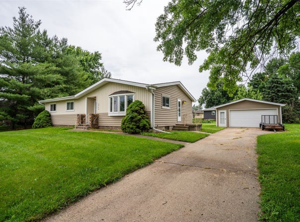 6946 NE Halbrook Lane, Ankeny, IA 50023