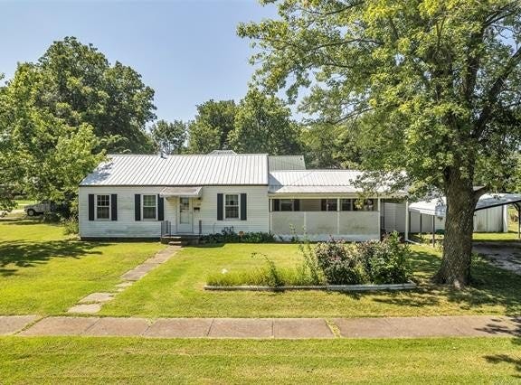 422 E Osage Avenue, Nowata, OK 74048