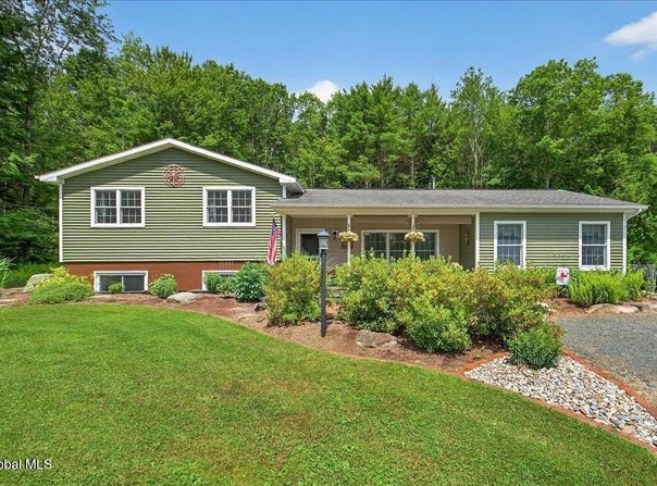379 North Road, Poestenkill, NY 12018