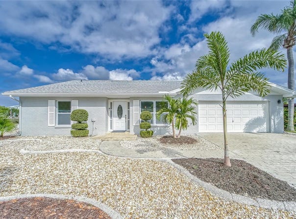 805 LEISEY CIRCLE, RUSKIN, FL 33570