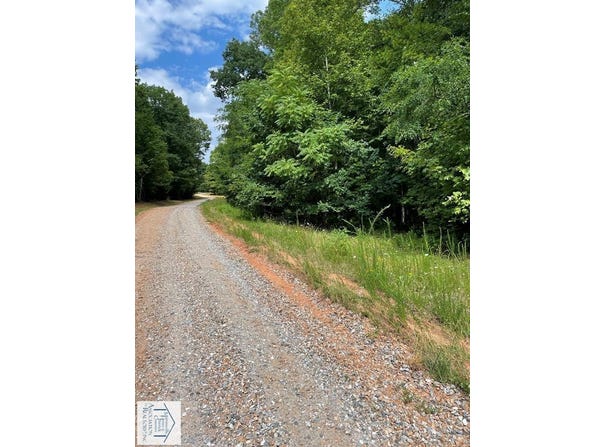 Duffey Lane, Stuart, VA 24171