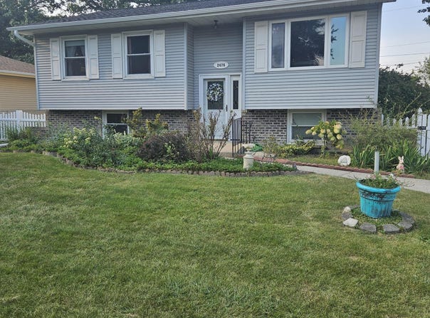 2476 Crows Nest Drive, Hobart, IN 46342