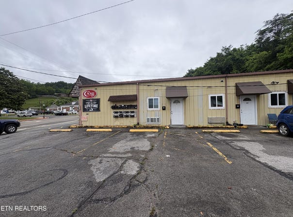 207 E Race St, Kingston, TN 37763