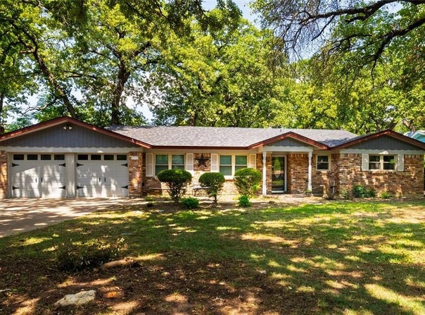 637 Post Oak Drive, Hurst, TX 76053