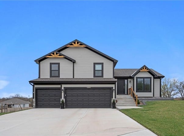 104 Wagers Circle, Dearborn, MO 64439