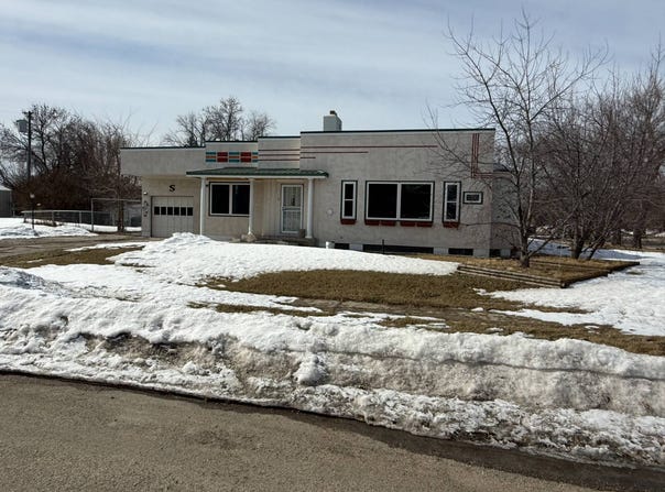 115 4th St NE, Rolla, ND 58367