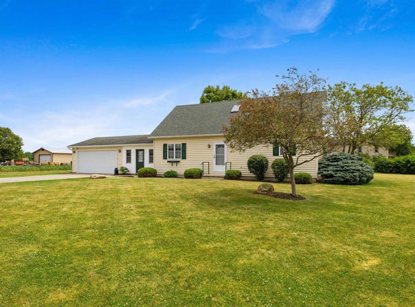 3214 County Road 52, Auburn, IN 46706