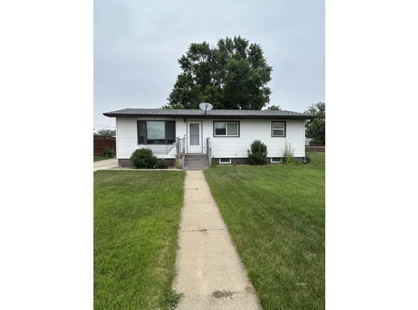 403 Linden Ave, Glendive, MT 59330