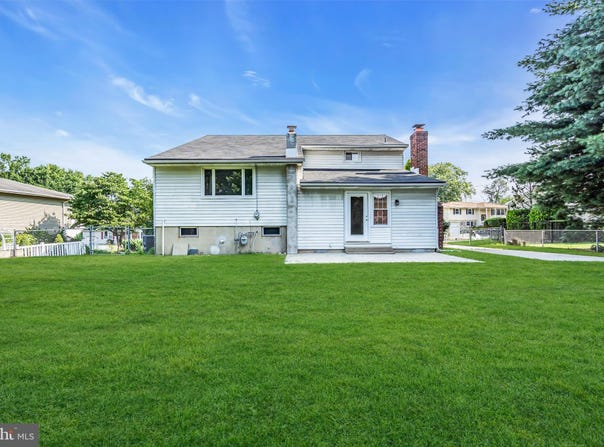 124 LINDEN AVENUE, WOODBURY HEIGHTS, NJ 08097