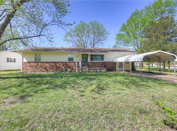521 Sunset Circle, Columbus, KS 66725