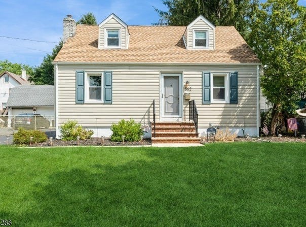 552 Passaic Ave, Kenilworth Boro, NJ 07033-1809