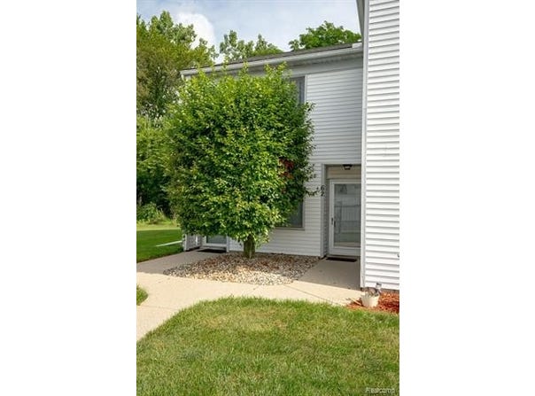 62 Rosebud Lane, Mount Clemens, MI 48043