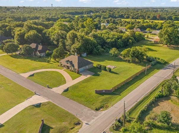 5100 Willow Chase Drive, Burleson, TX 76028