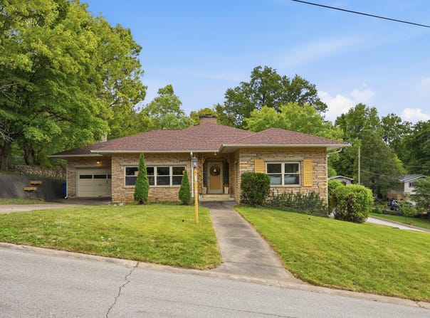 517 W Hickory Street, Neosho, MO 64850
