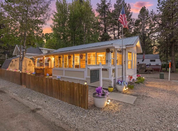 5 D, Cascade, ID 83611