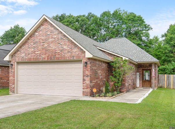38209 Shelby Dr, Denham Springs, LA 70706