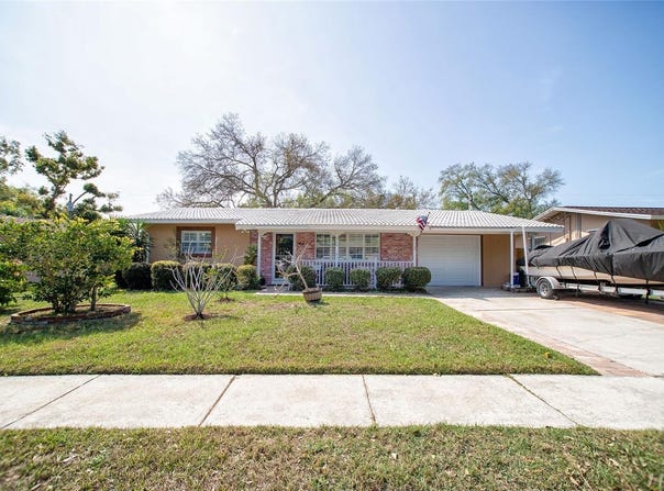 989 8TH Avenue NE, LARGO, FL 33770