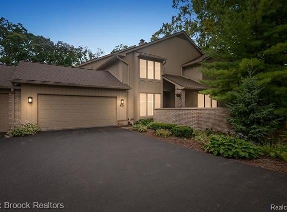 1109 Ivyglen Circle, Bloomfield Hills, MI 48304