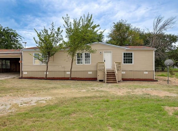206 Summit Ridge Court, Springtown, TX 76082