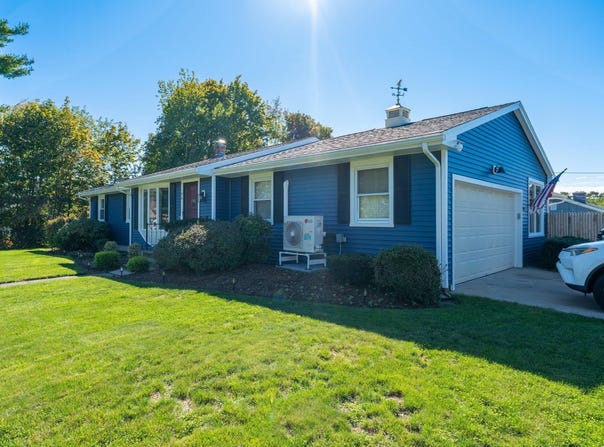 95 Caroline Ave, Somerset, MA 02725