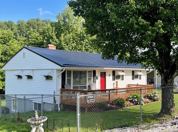 34 Peavley St, Hazard, KY 41701