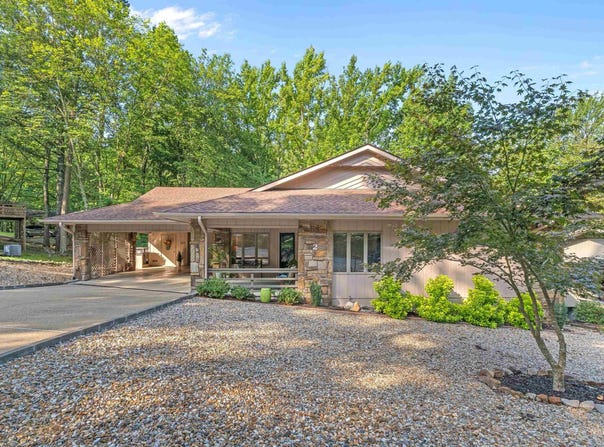 2 Charnela Lane, Hot Springs Village, AR 71909