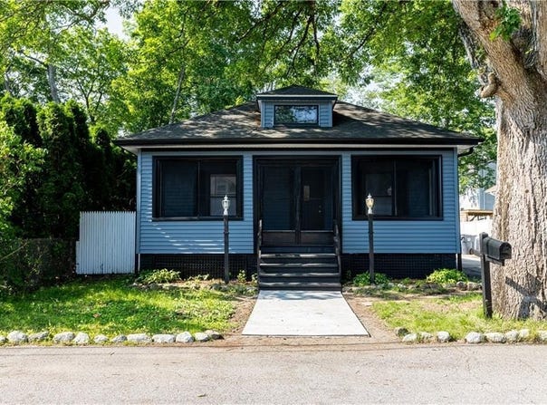 32 Sykes Street, Warwick, RI 02886