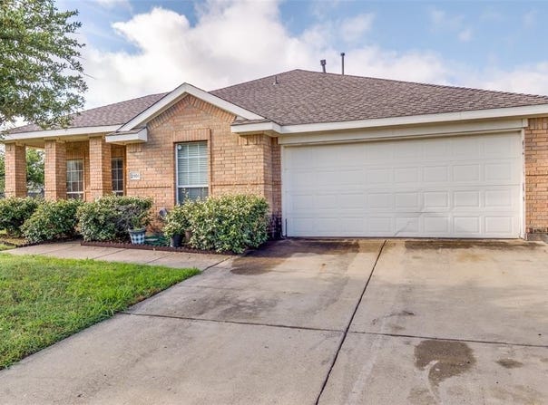 2101 Thistle Lane, Forney, TX 75126