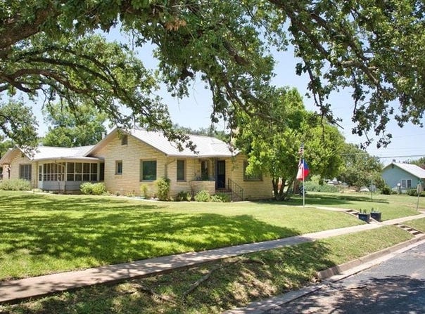 704 Live Oak St, Mason, TX 76856