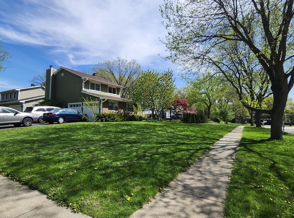 301 Oakbrook Court, Bartlett, IL 60103
