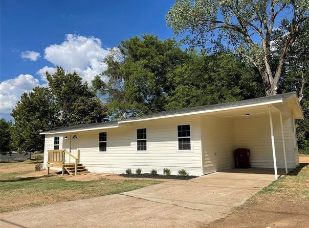 929 Holbrook Street, Mount Vernon, TX 75457